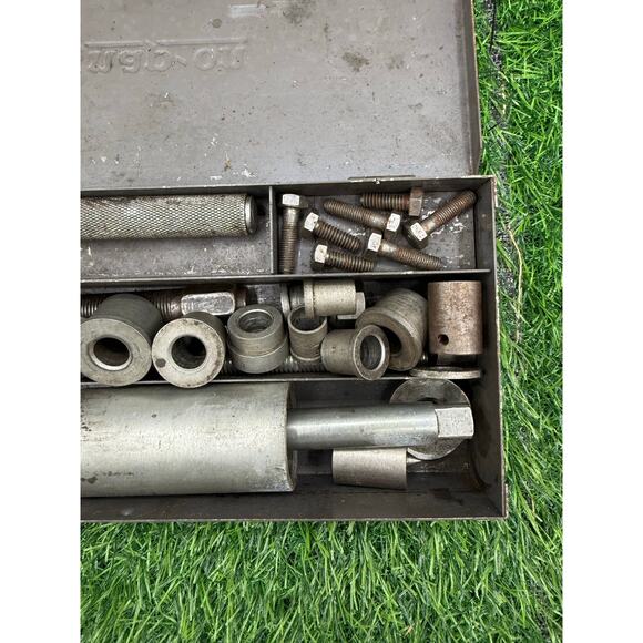 Vint Steeldraulic Brake Pullers-30s-40s Snap-On Bush Set in Metal Box - Picture 6 of 10